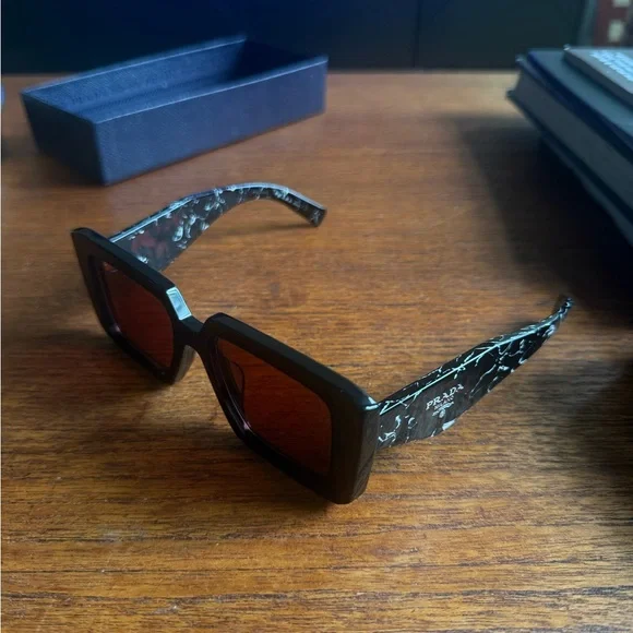 Prada Black sunglasses with red lenses - Picture 3 of 8